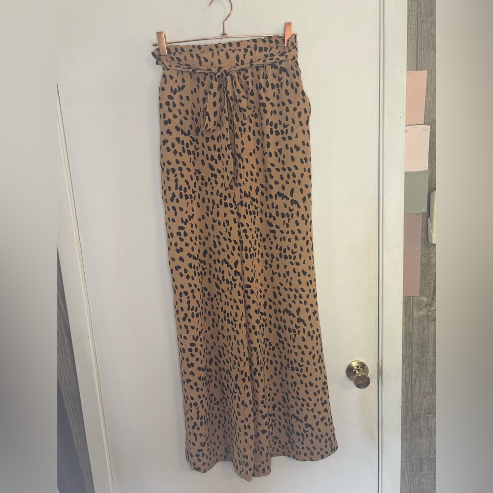 Essue Size Medium Leopard Print Wide-Leg Pants